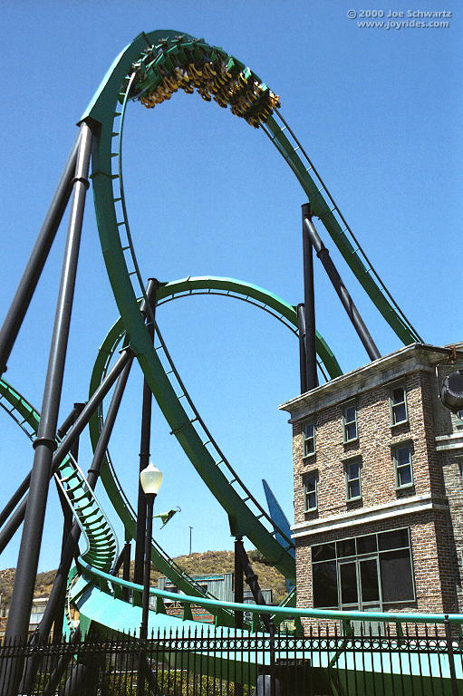 Six Flags Magic Mountain » Riddler's Revenge » 814riddler5.jpg