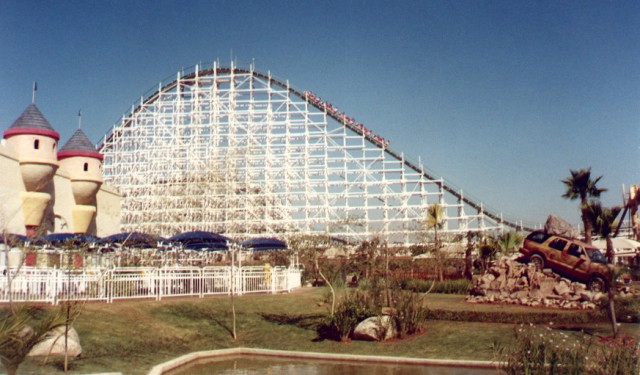 Next arr emm cee? Please? (Montezum at Hopi Hari, São Paulo, Brazil) :  r/rollercoasterjerk