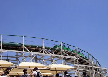 Next arr emm cee? Please? (Montezum at Hopi Hari, São Paulo, Brazil) :  r/rollercoasterjerk