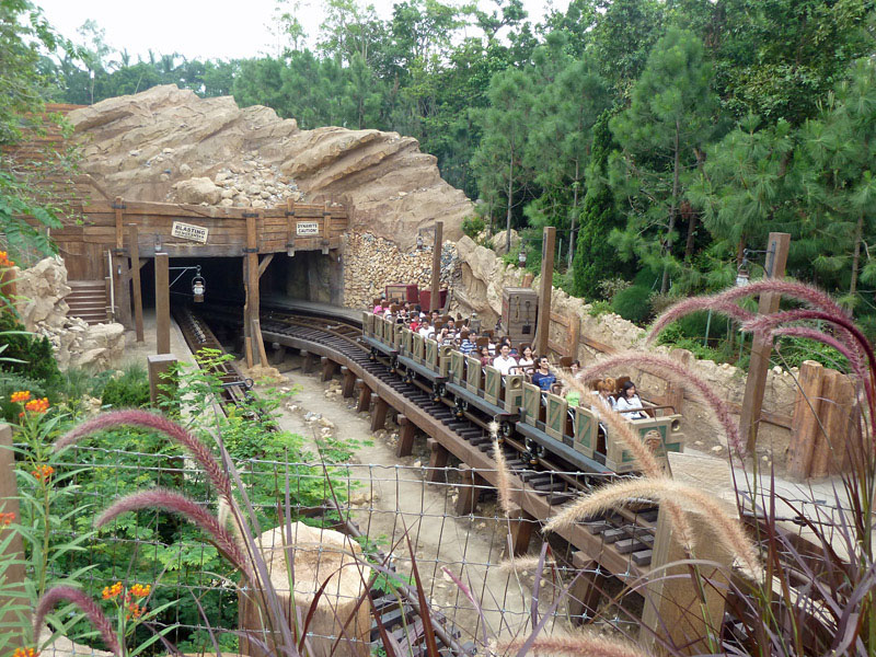 Big Grizzly Mountain Runaway Mine Cars Hong Kong Disneyland