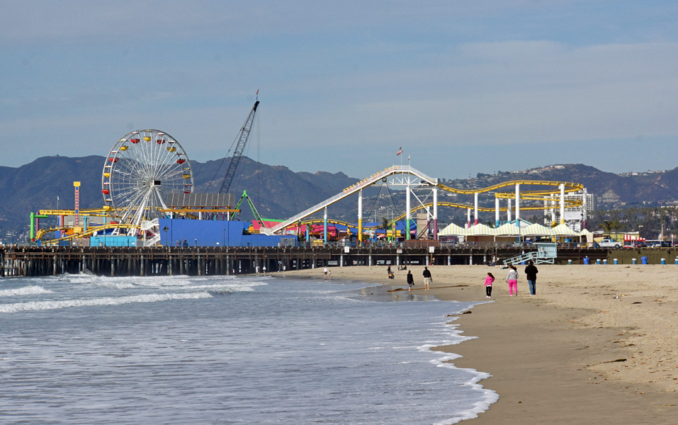 Race on the Santa Monica Pier in Mario Kart Tour Los Angeles - Pacific  Park®