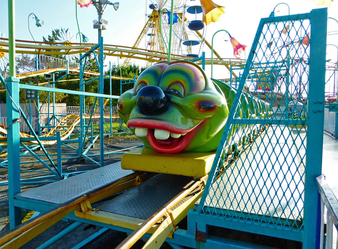 Wacky Worm (Jolly Roger Amusement Park) - Coasterpedia - The
