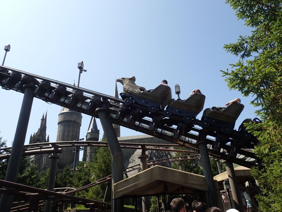 Flight of the Hippogriff - Universal Studios Japan (Konohana Flight of the Hippogriff - Universal Studios Japan (Konohana
