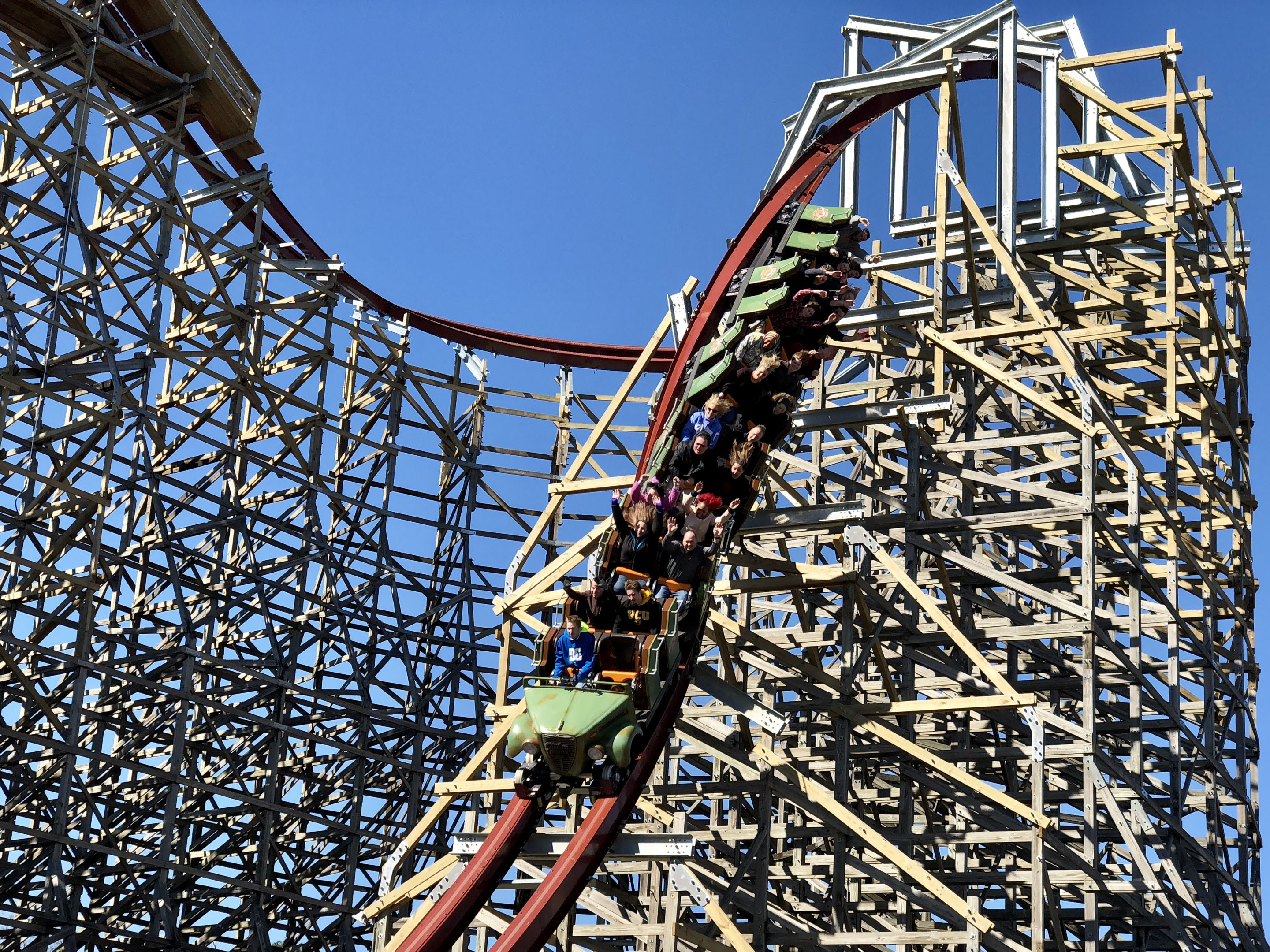 25 Days of Rollers- Days 17 & 18: [Twisted Timbers, Kings Dominion] &  [Mystic Timbers, Kings Island] : r/rollercoasters