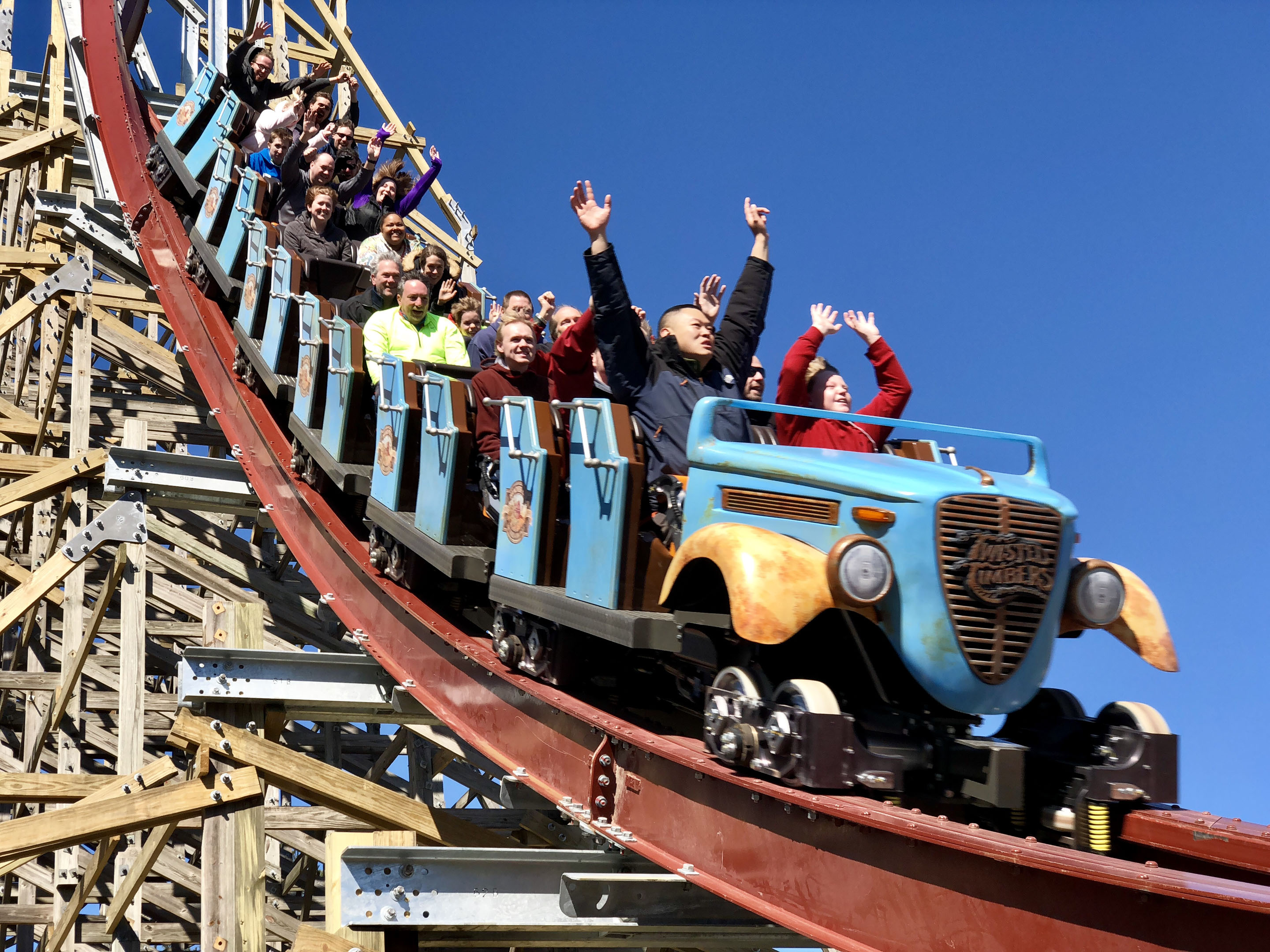 25 Days of Rollers- Days 17 & 18: [Twisted Timbers, Kings Dominion] &  [Mystic Timbers, Kings Island] : r/rollercoasters