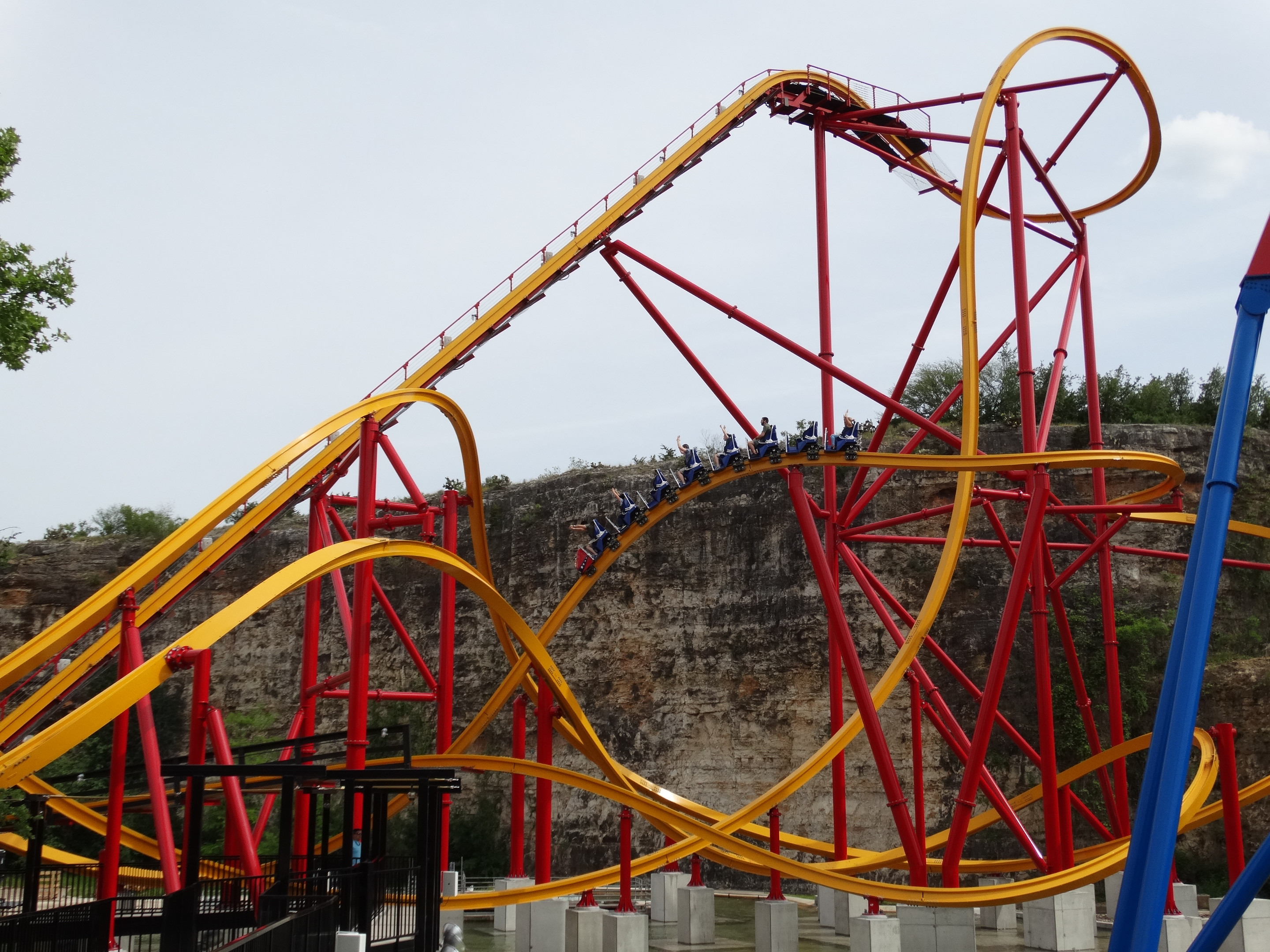 Wonder Woman Golden Lasso Coaster Six Flags Fiesta Texas San