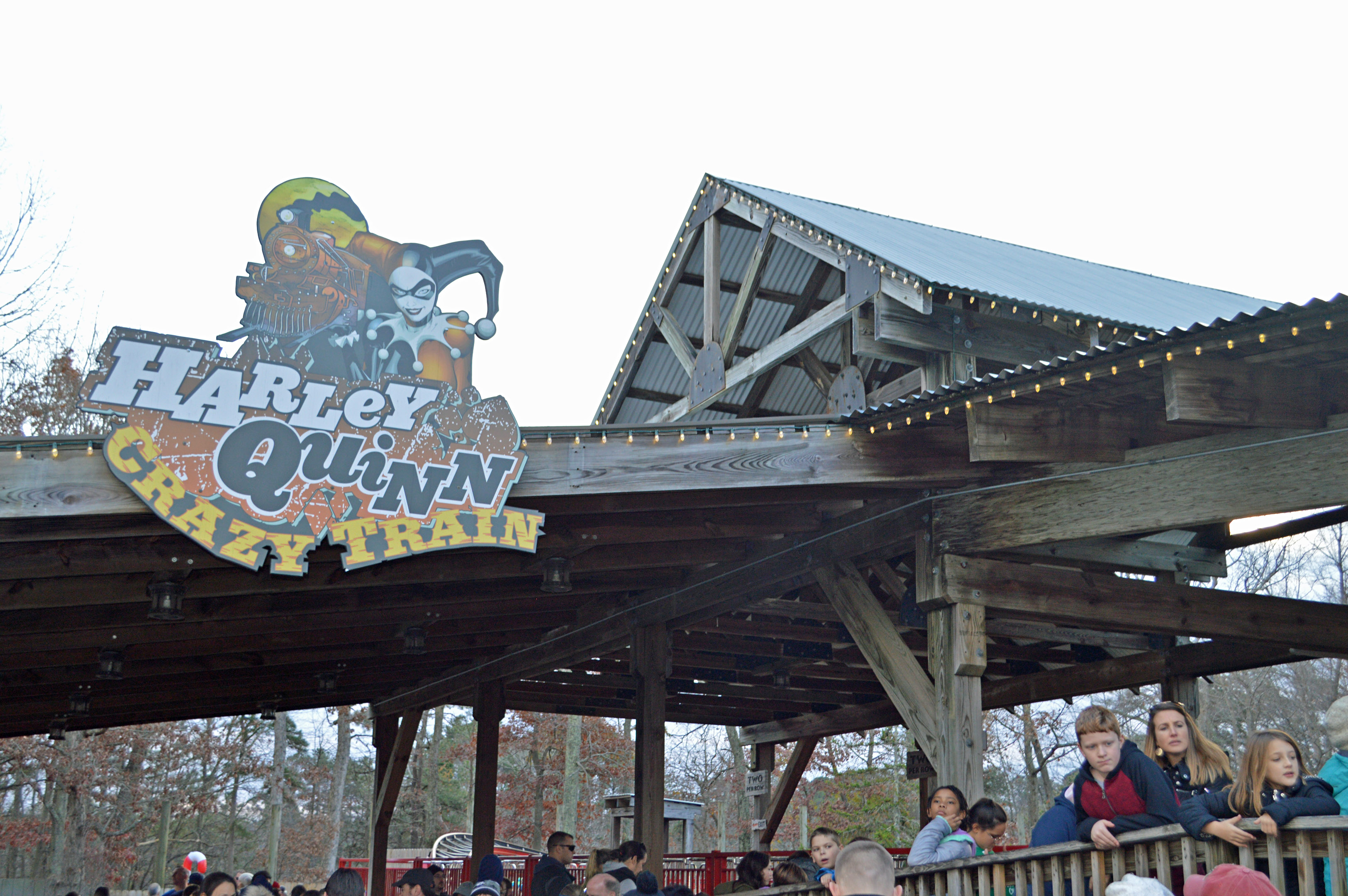 Harley Quinn Crazy Train - Six Flags Great Adventure (Jackson, New Jersey,  United States)