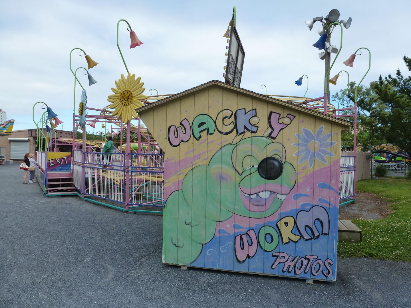 Wacky Worm (Jolly Roger Amusement Park) - Coasterpedia - The