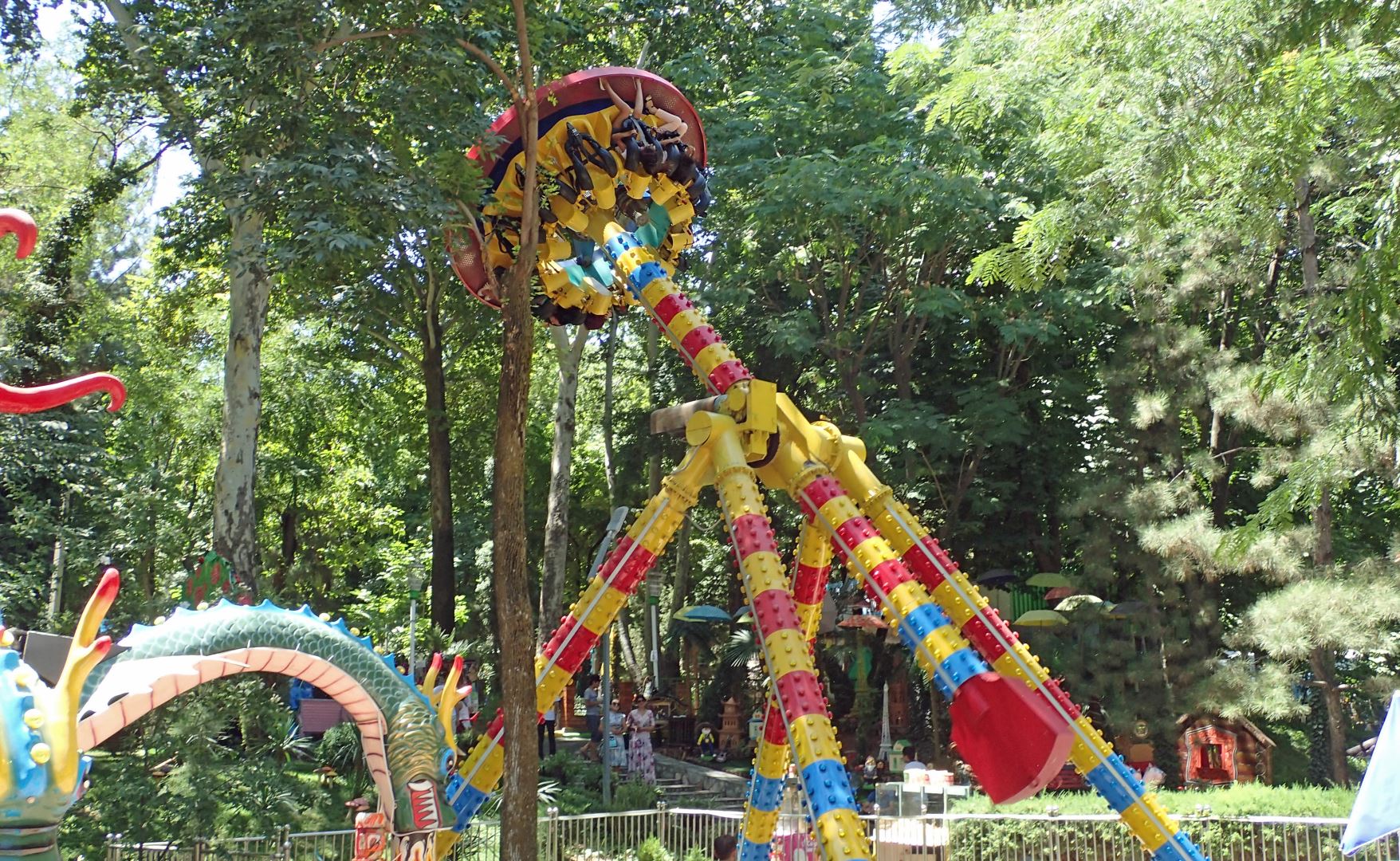 uni mushukchaga yopishtiradi