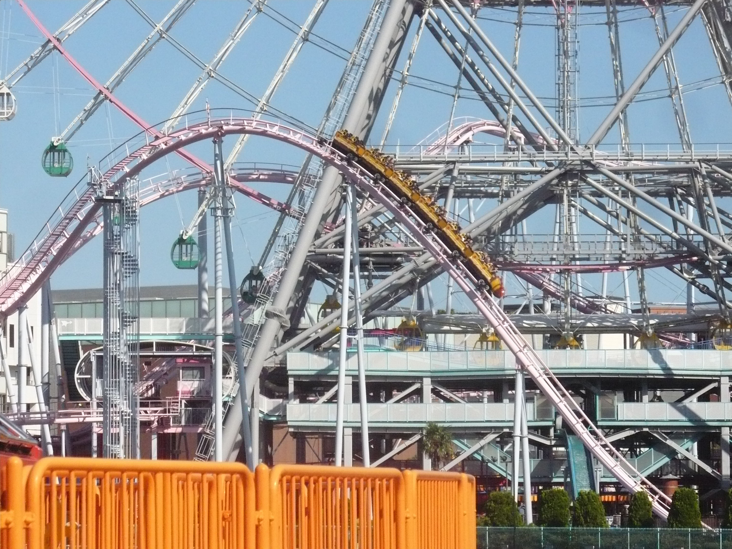 Diving Coaster: Vanish - Yokohama Cosmoworld (Yokohama