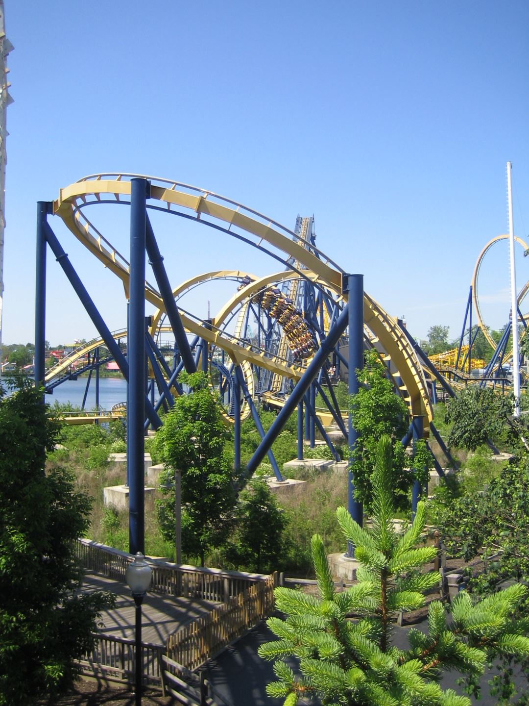 Dominator - Geauga Lake & Wildwater Kingdom (Aurora, Ohio, United